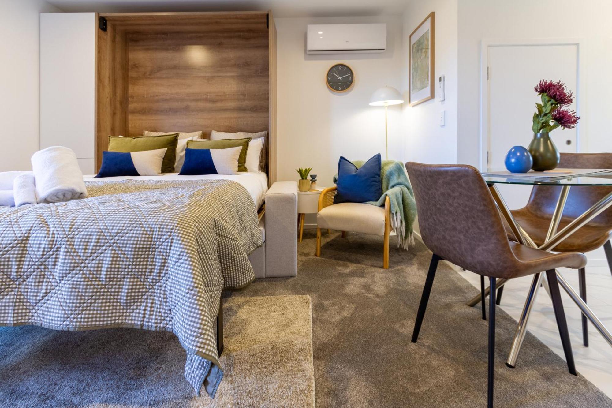 Downtown Comfort: Modern Studio With Backyard Christchurch Exteriör bild