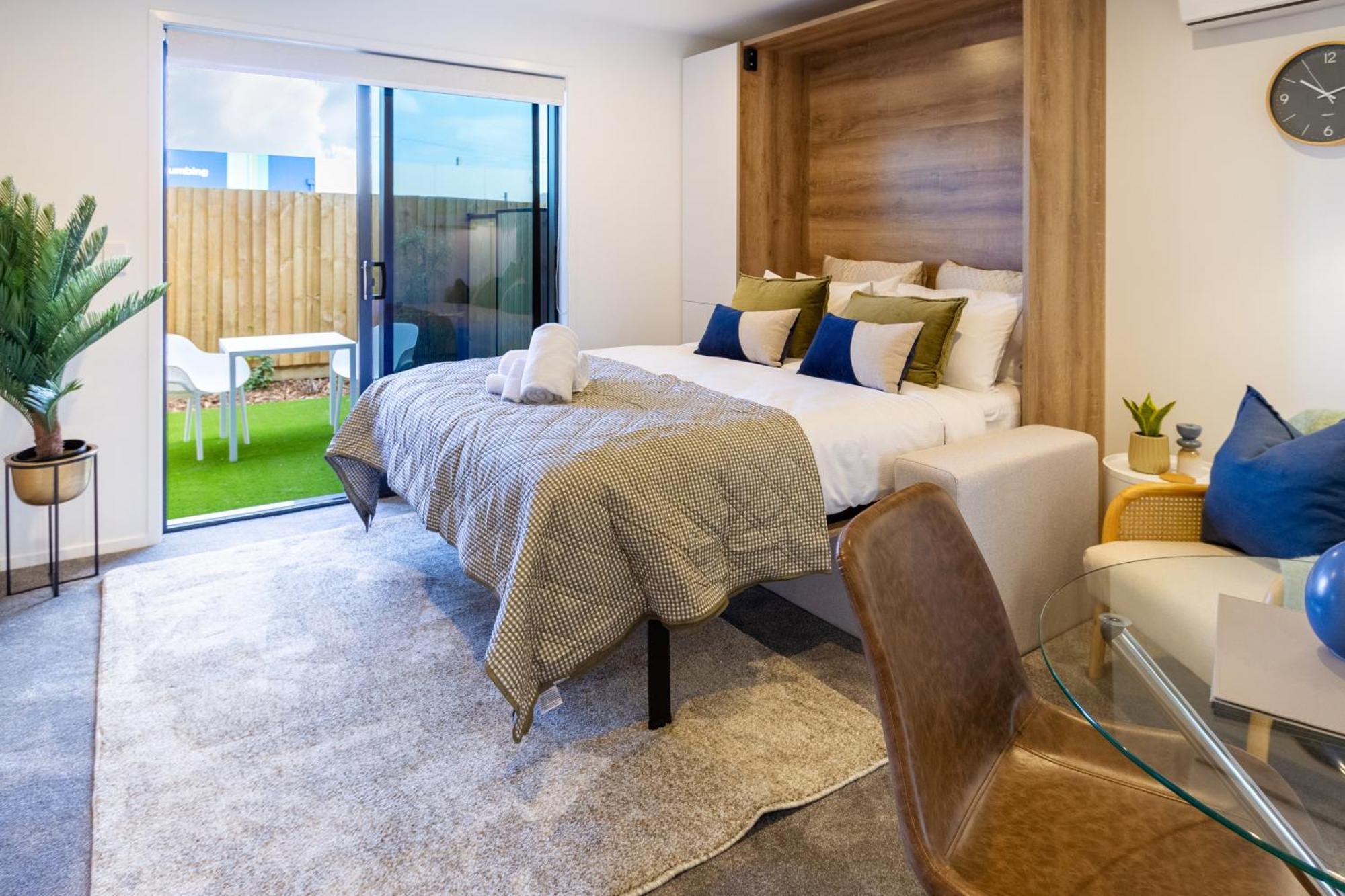 Downtown Comfort: Modern Studio With Backyard Christchurch Exteriör bild