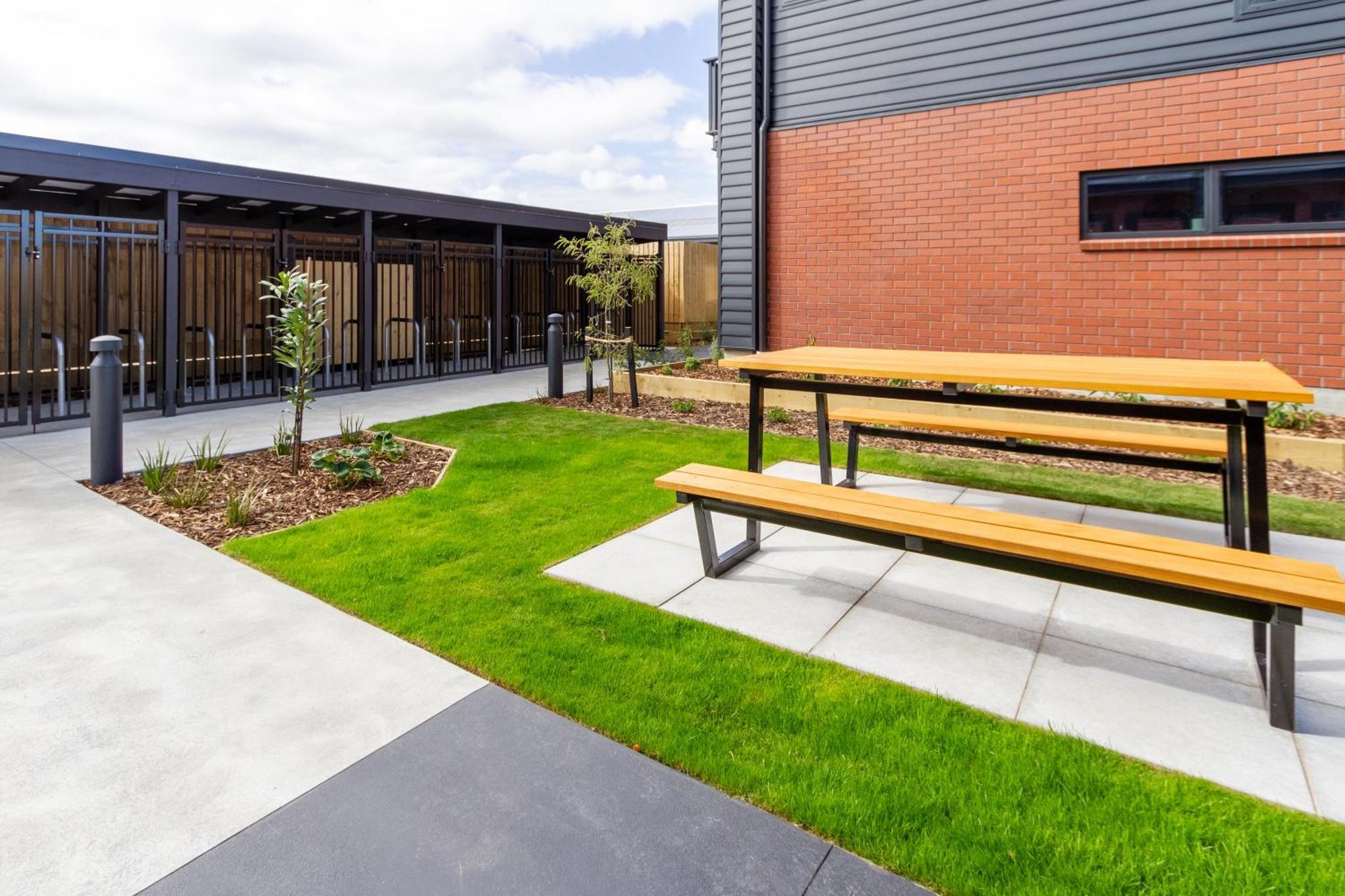 Downtown Comfort: Modern Studio With Backyard Christchurch Exteriör bild